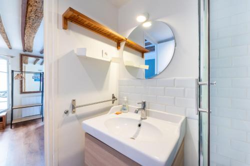 Central Parisian-style Studio Apart - Sentier