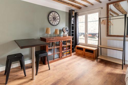 Central Parisian-style Studio Apart - Sentier
