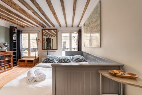 Central Parisian-style Studio Apart - Sentier
