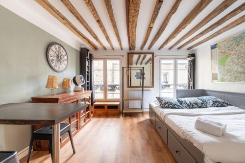 Central Parisian-style Studio Apart - Sentier