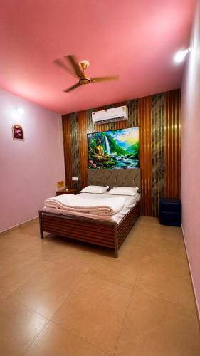 a bedroom with a bed with a ceiling fan at Hotel BABA DEEP SINGH RESTAURANT AND ROOMS in Ahmedabad