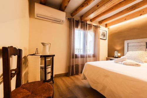 a bedroom with a white bed and a window at Casa Rural LA COSTANILLA in Lituénigo