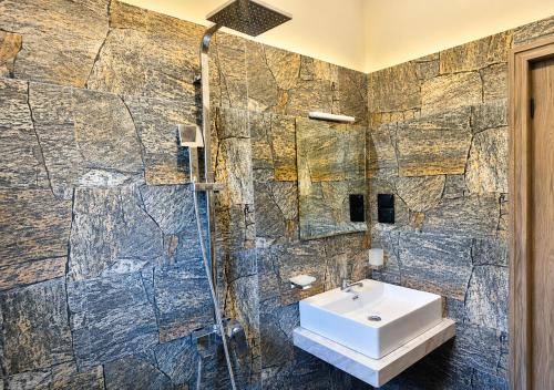 a bathroom with a sink and a shower at elephant park family bungalow in Colombage-ara