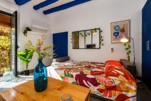 CASA DE PUEBLO de tres plantas en el CENTRO de Roses, junto a la playa con TERRAZA en el ático