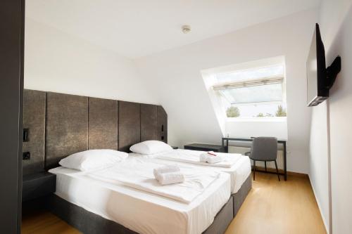 a bedroom with a large bed and a window at Lenas Donau Hotel in Vienna