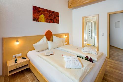 Ένα ή περισσότερα κρεβάτια σε δωμάτιο στο Aparthotel Alpendiamant Serfaus Wachter GmbH