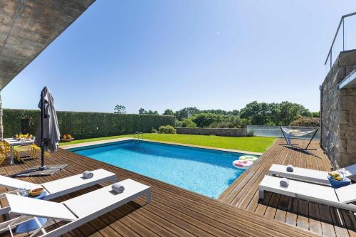 Sunrise Escape with Pool by Portugal Active