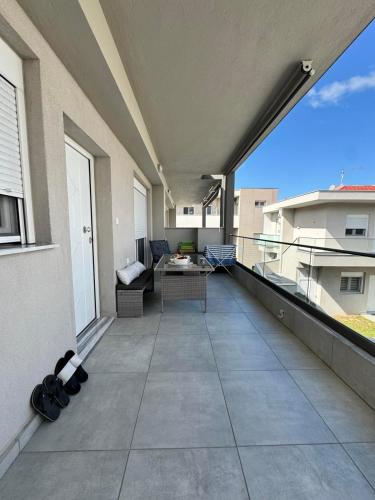 Simeon Apartment
