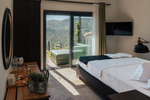 a bedroom with a bed and a view of a bathroom at Serotonin Premium Collection in Balabanlı