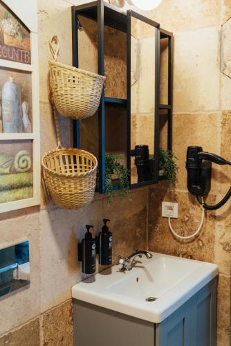 a bathroom with a sink and a mirror at Serotonin Premium Collection in Balabanlı