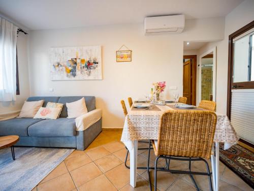 Central Marbella port townhouse w/ jacuzzi