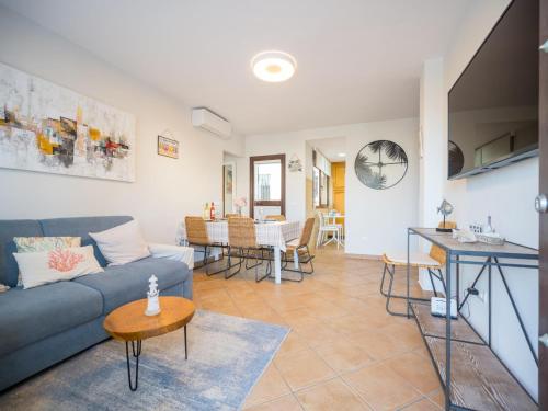 Central Marbella port townhouse w/ jacuzzi