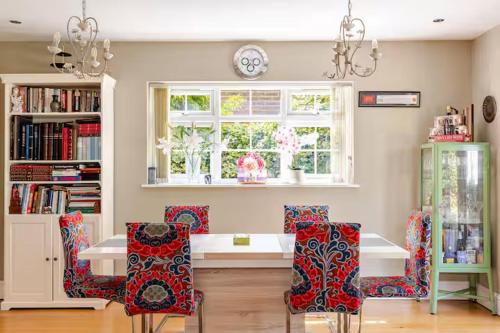 a kitchen with a table and chairs and a window at Leafy Suburban Bed and Breakfast in Northwood