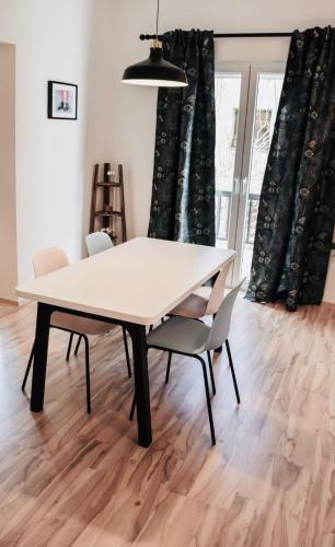 Charming Minimalist Apartment in Pagrati