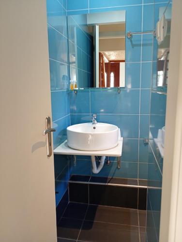 a bathroom with a sink and a mirror at Lily's Studios in Nikiana