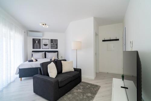 Ocean View Penthouse Studio with 70m2 PrivateTerrace