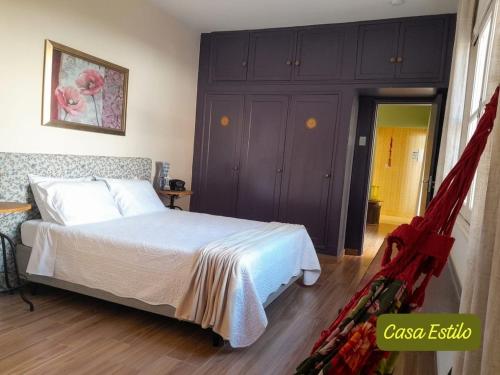a bedroom with a bed and a wooden floor at Casa Estilo - São Lourenço in São Lourenço
