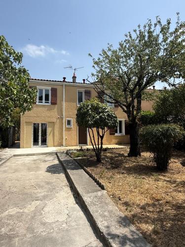 Villa Occitane - Elegant 6 Bedroom House with Garden