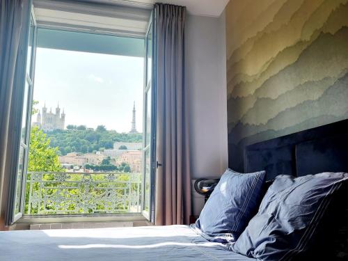 Beautiful apartment on banks of Saône