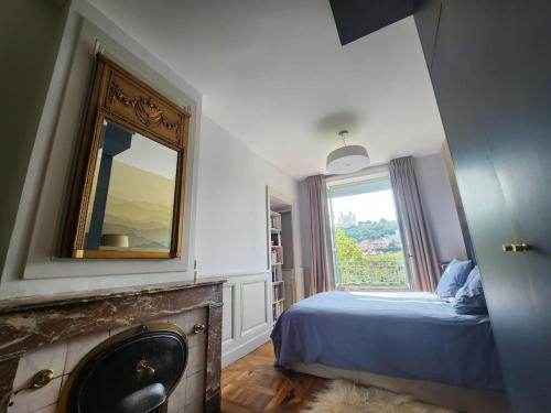 Beautiful apartment on banks of Saône