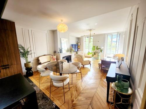 Beautiful apartment on banks of Saône