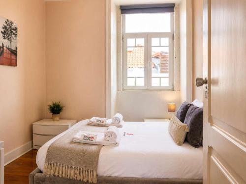 Airy Lapa 2 BR River and Bridge Views AC