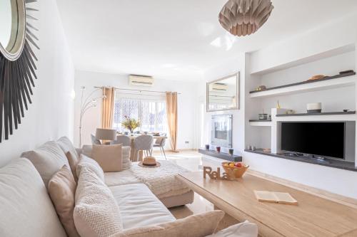 Puerto Banus Near La Sala By The Sea - Happy Rentals