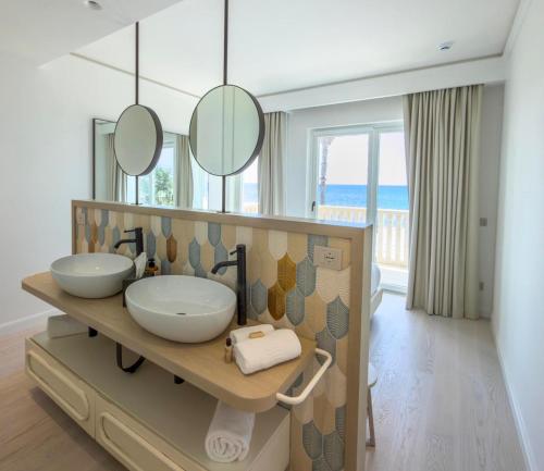 a bathroom with two sinks and a large mirror at Ivory Dimora di Charme in Terracina
