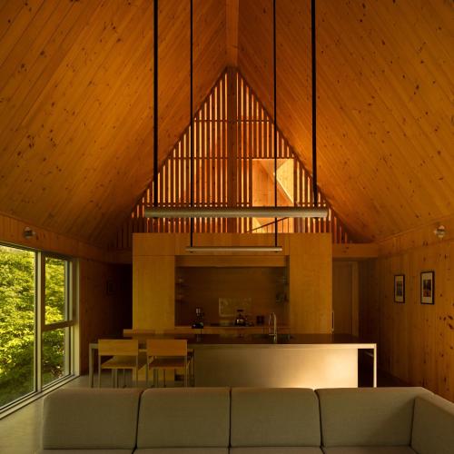 a living room with a couch and a kitchen at The Down-to-Earth in Rawdon