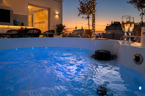 Rooftops of Athens - Areos Studio Jacuzzi & View