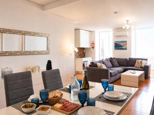Airy Lapa 2 BR River and Bridge Views AC