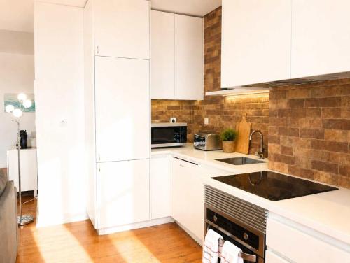 Airy Lapa 2 BR River and Bridge Views AC