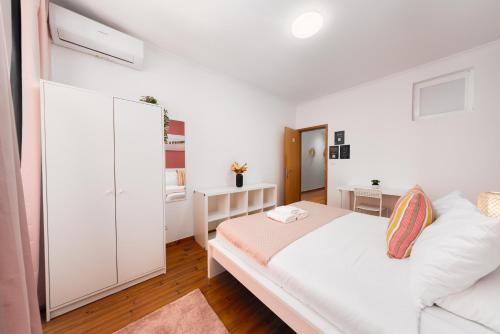Private Room - AC - 3 Min to Arroios Metro