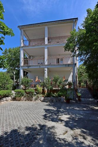 Apartments and rooms with parking space Novi Vinodolski - 19860