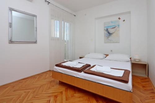 Apartments and rooms with parking space Novi Vinodolski - 19860