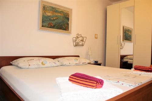 Apartments by the sea Primosten - 27861