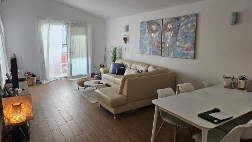 Apartments with parking space Primosten - 27875
