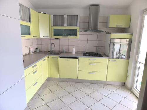 Apartments with parking space Primosten - 27875