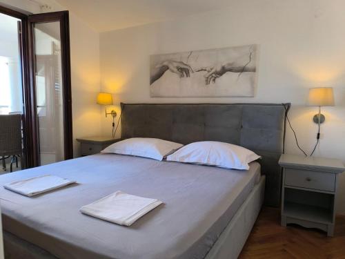 Apartments with parking space Primosten - 27879