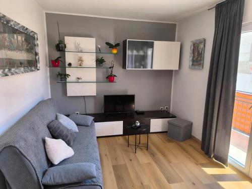 Apartments with parking space Primosten - 27881