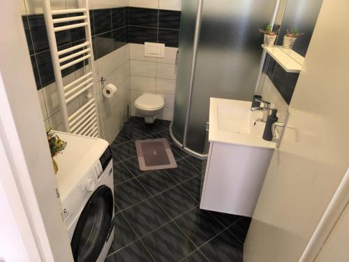 Apartments with parking space Primosten - 27881