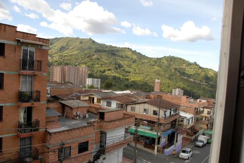 a view of a city with buildings and a mountain at Comfortable Itagüí Stay in Itagüí