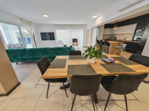 Azure Marine Apartment