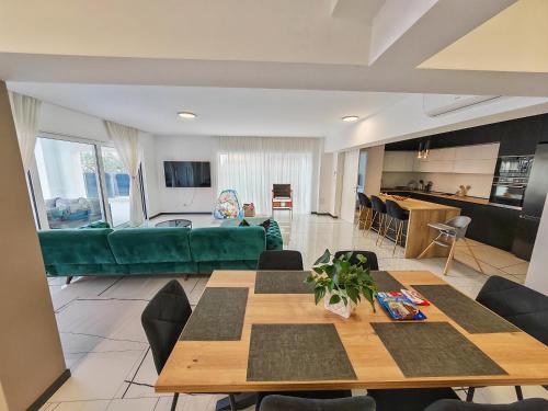 Azure Marine Apartment