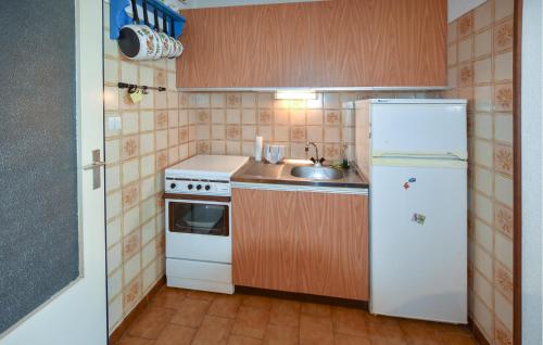 1 Bedroom Beautiful Apartment In Le Grau-Du-Roi