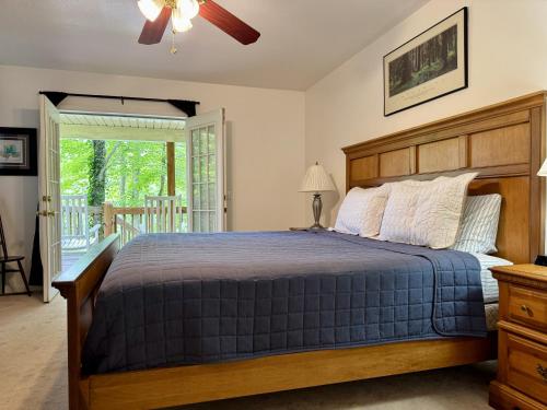 a bedroom with a bed and a ceiling fan at Mallard Cove - lakeside pet friendly in Robbinsville