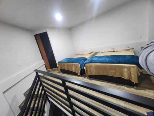 a bedroom with two beds in a room at departamento para Hospedaje en zacatlan in Zacatlán