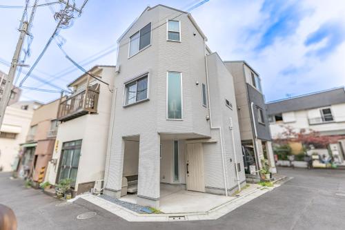 Direct access to Asakusa and Tokyo Skytree, 3 minutes to subway, Sumida Villa