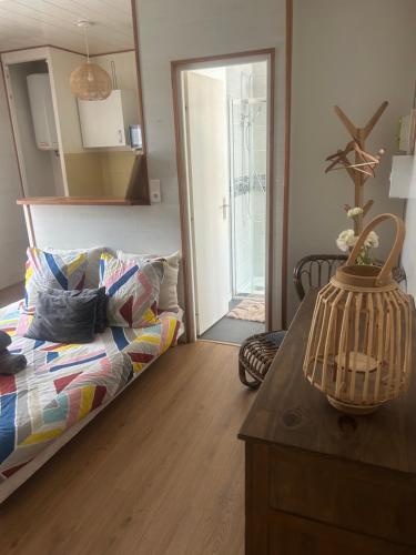 a living room with a couch and a table at Le Cocoon - 2mn gare SNCF, hyper centre, WIFI-NETFLIX in Niort
