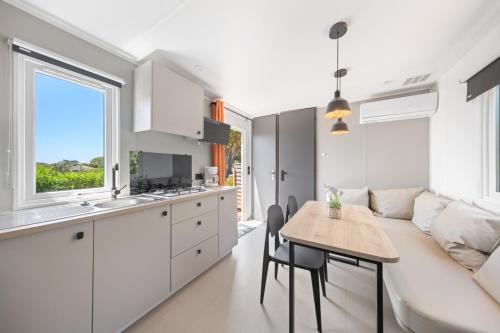 Le Laurier, mobil-home climatisé avec vue sur mer
